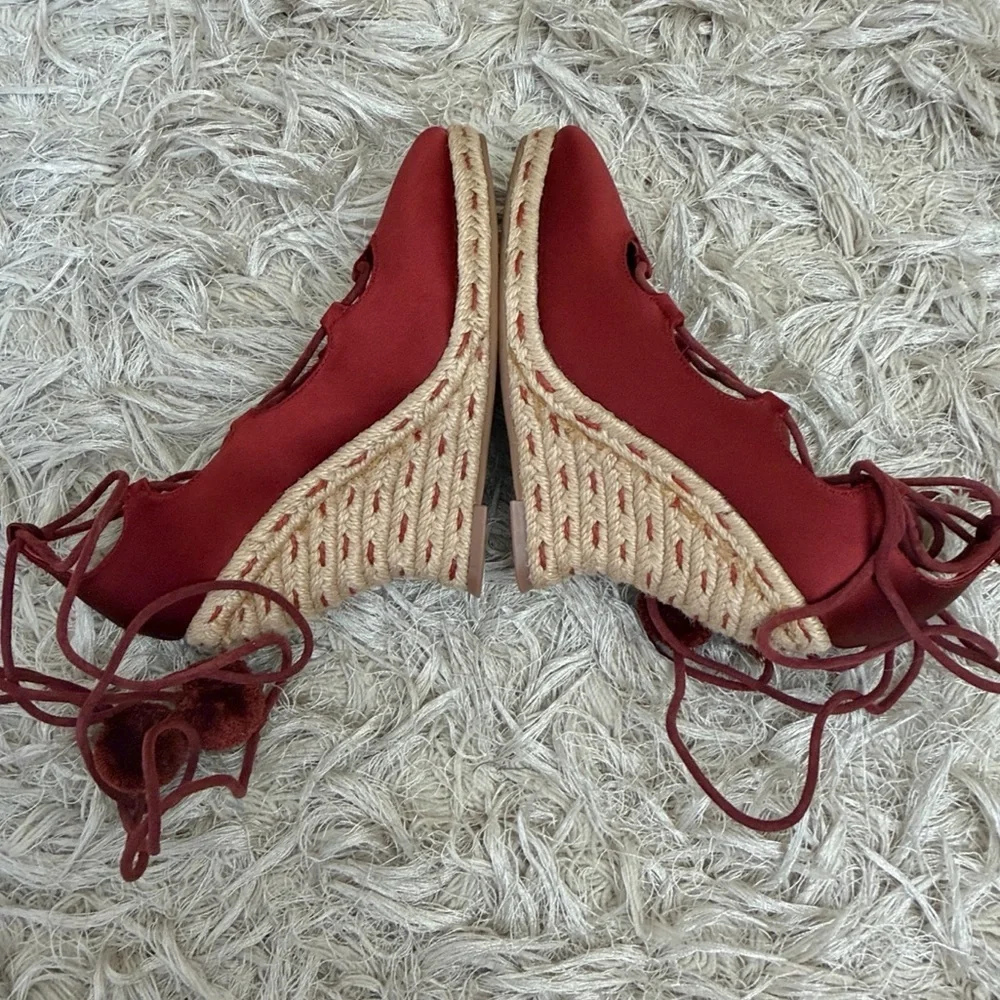 NWOB Tory Burch Heather Satin Pom Pom Lace Up Wedge Espadrilles Spicy Cola 5.5